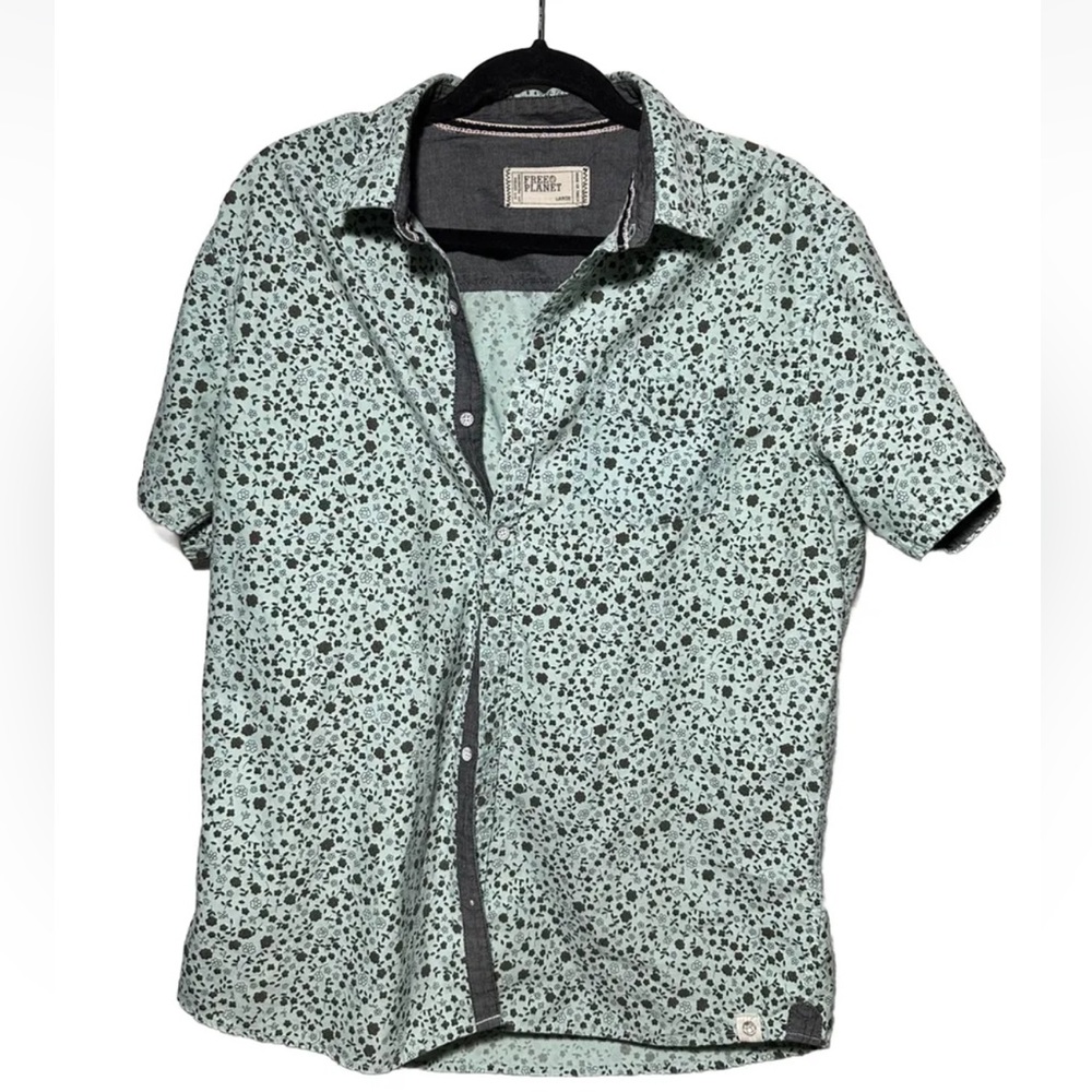 Free Planet Men’s Short Sleeve Button Down